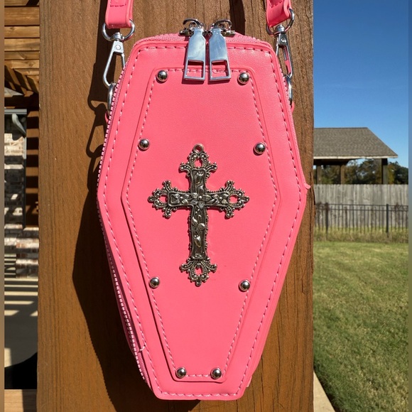 NWOT! Pink Coffin Crossbody Bag with Silver Cross Big enough for a IPhone - Picture 3 of 6